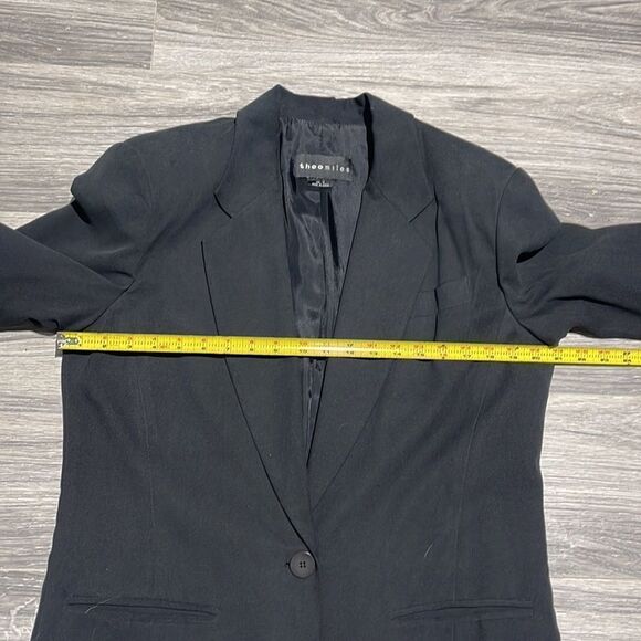 VTG Theo miles 100 percent silk blazer with shoulder pads runs large in black - Picture 6 of 7